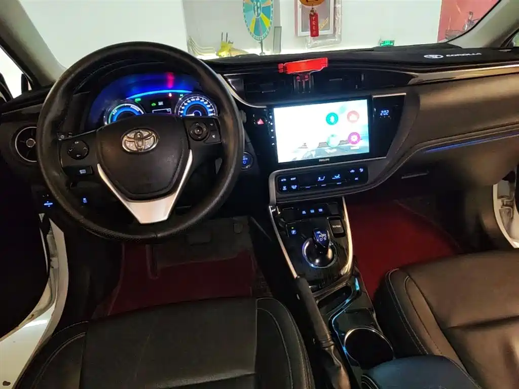 Toyota Corolla 2017 Facelift Hybrid 1.8L E-CVT Elite Edition фото 10