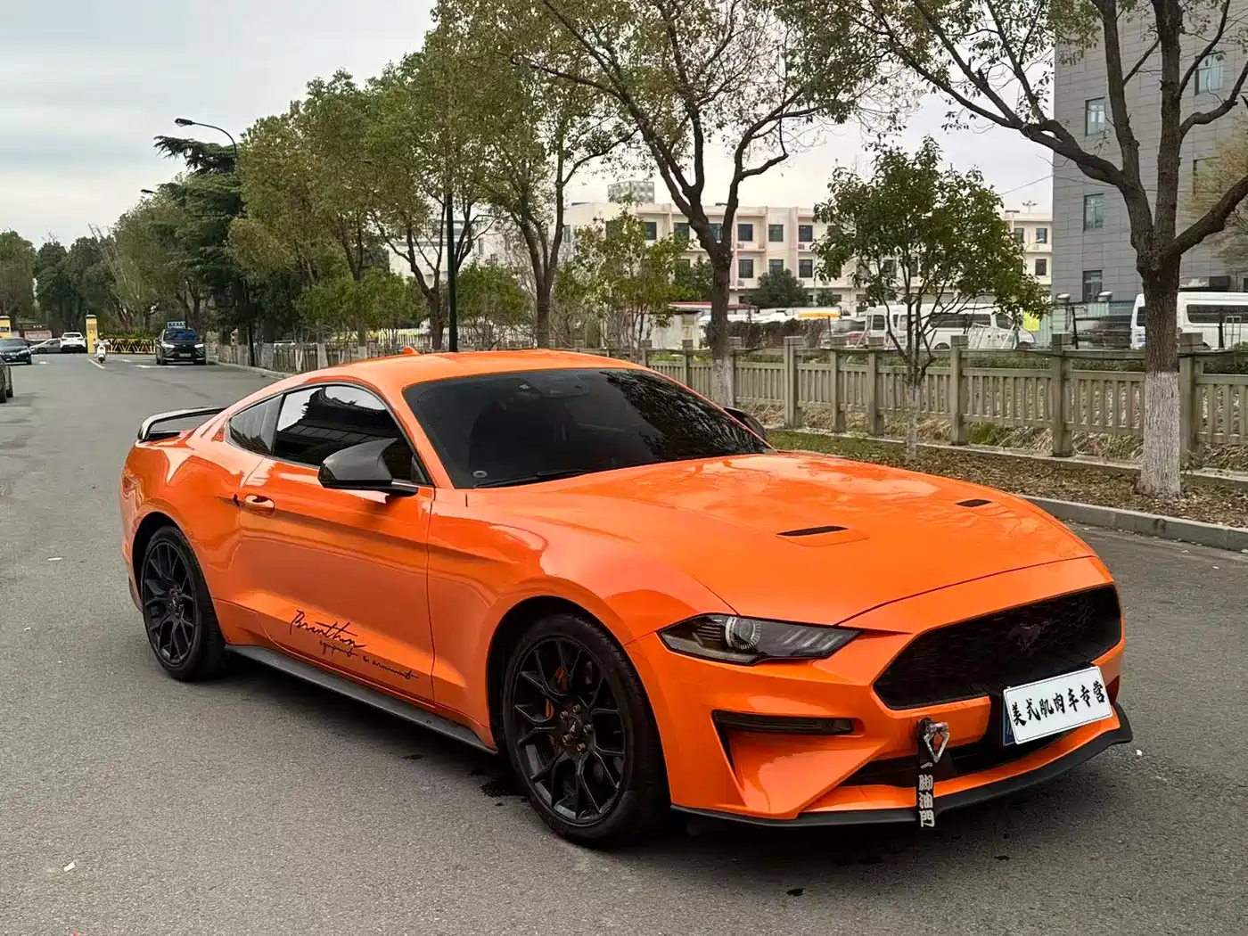 FORD MUSTANG