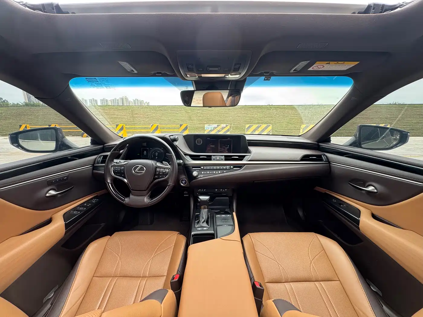 Lexus ES 2021 300h Premium Edition фото 10