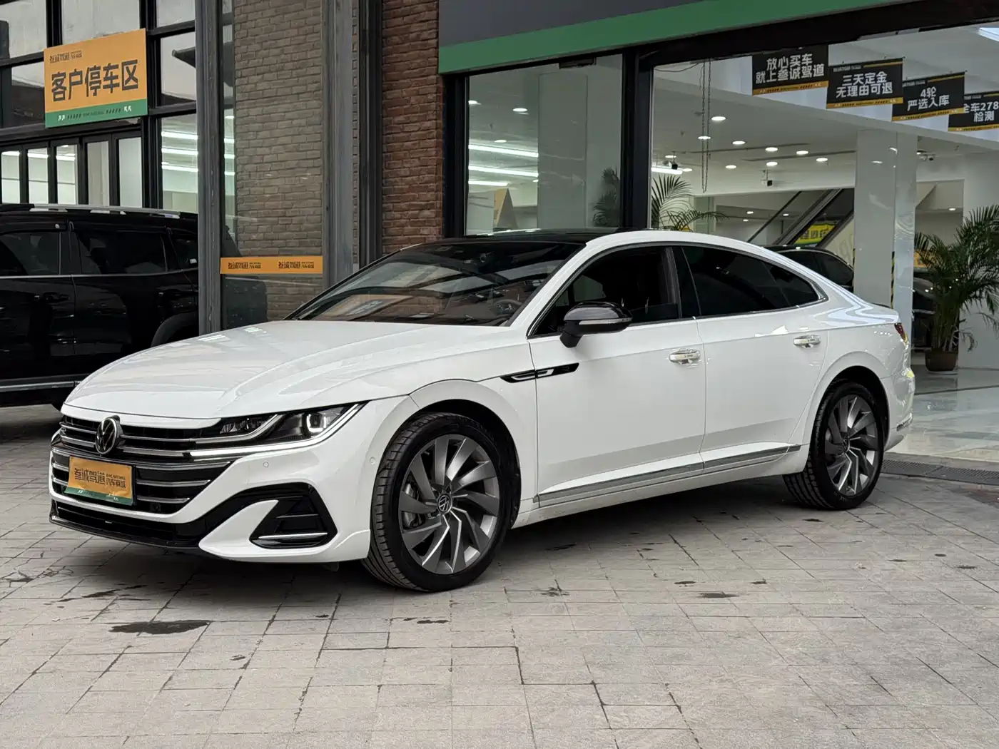 Volkswagen FAW-Volkswagen CC 2023 380TSI Eye-catching Edition фото 4