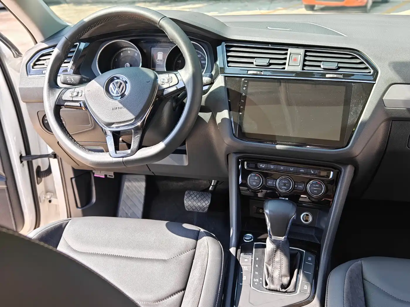 Volkswagen Tiguan L 2017 380TSI Automatic 4WD Luxury Edition фото 20