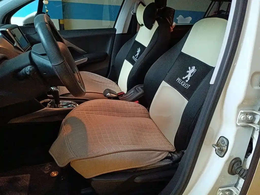 Peugeot 2008 2014 1.6L Automatic Fashion Edition фото 12
