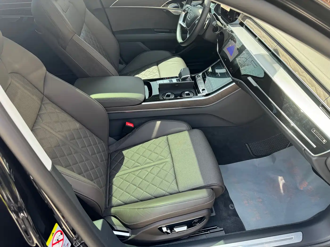 Audi A8 2022 A8L 50 TFSI quattro Comfort Collector's Edition фото 7