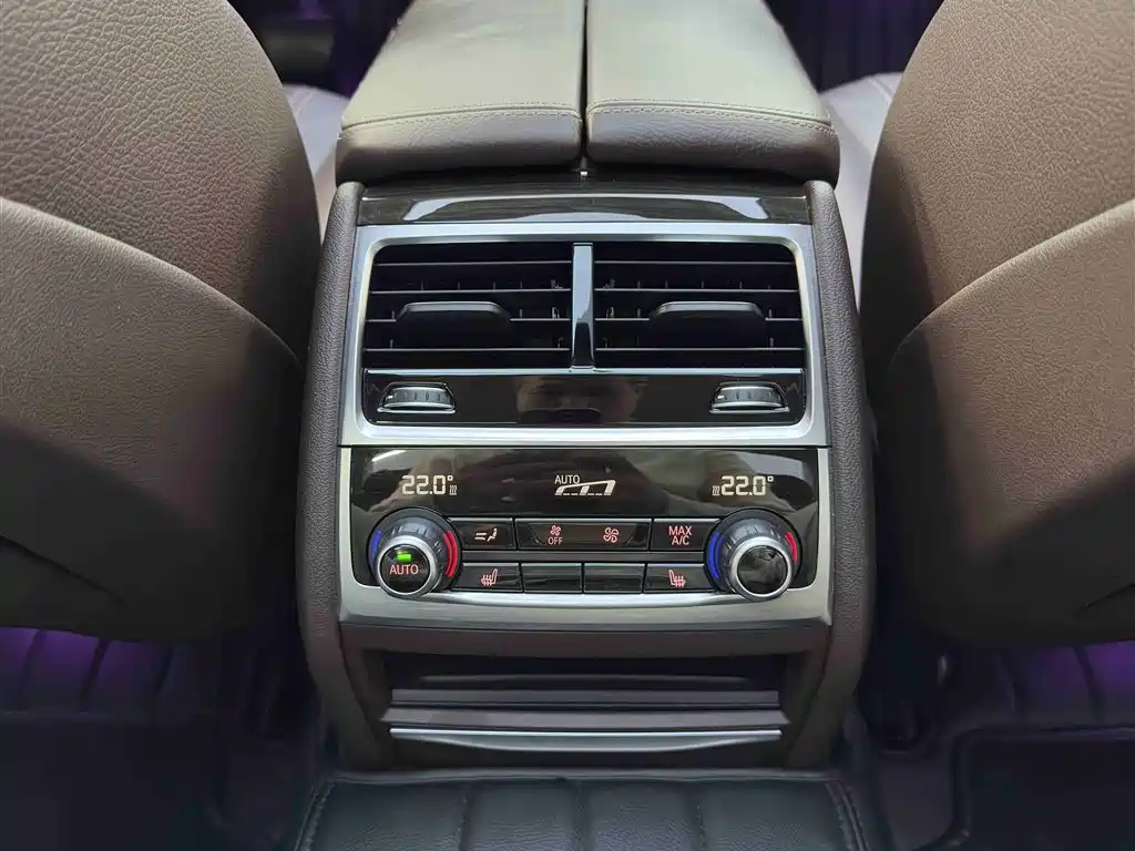 BMW 7 Series 2016 730Li Leading фото 10
