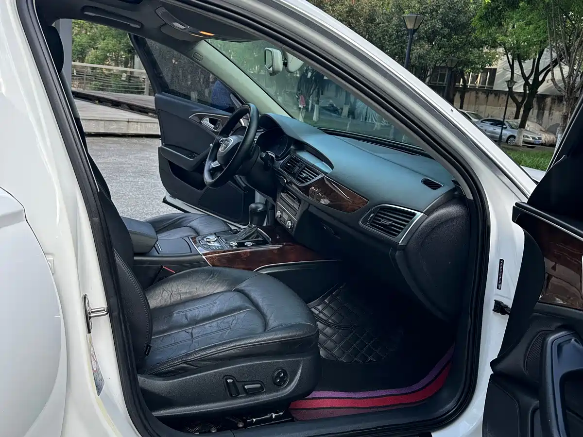 Фото 14 - Audi A6L