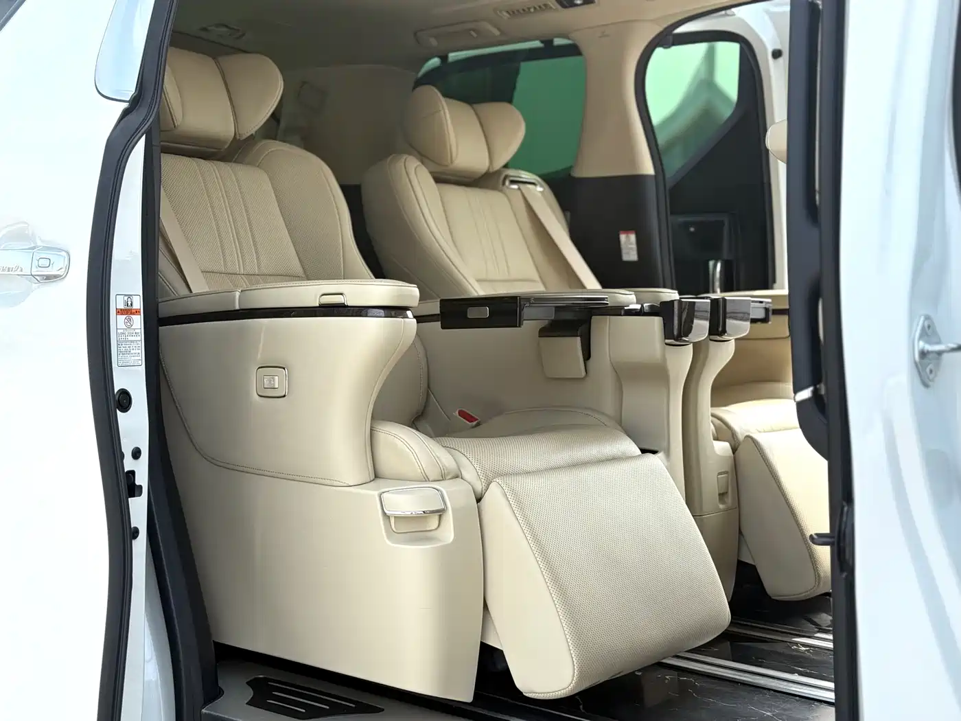 Toyota Alphard 2021 Hybrid 2.5L Ultimate фото 7