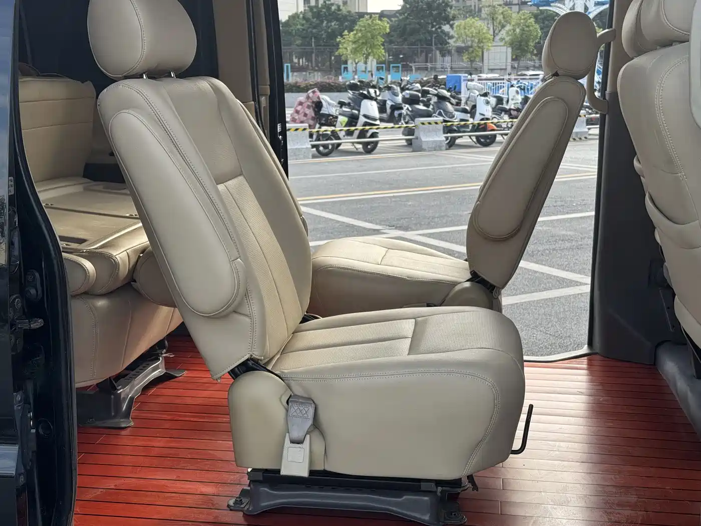 Jinbei Grace 2008 2007 2.7L First Class Luxury 9-seater 3RZ