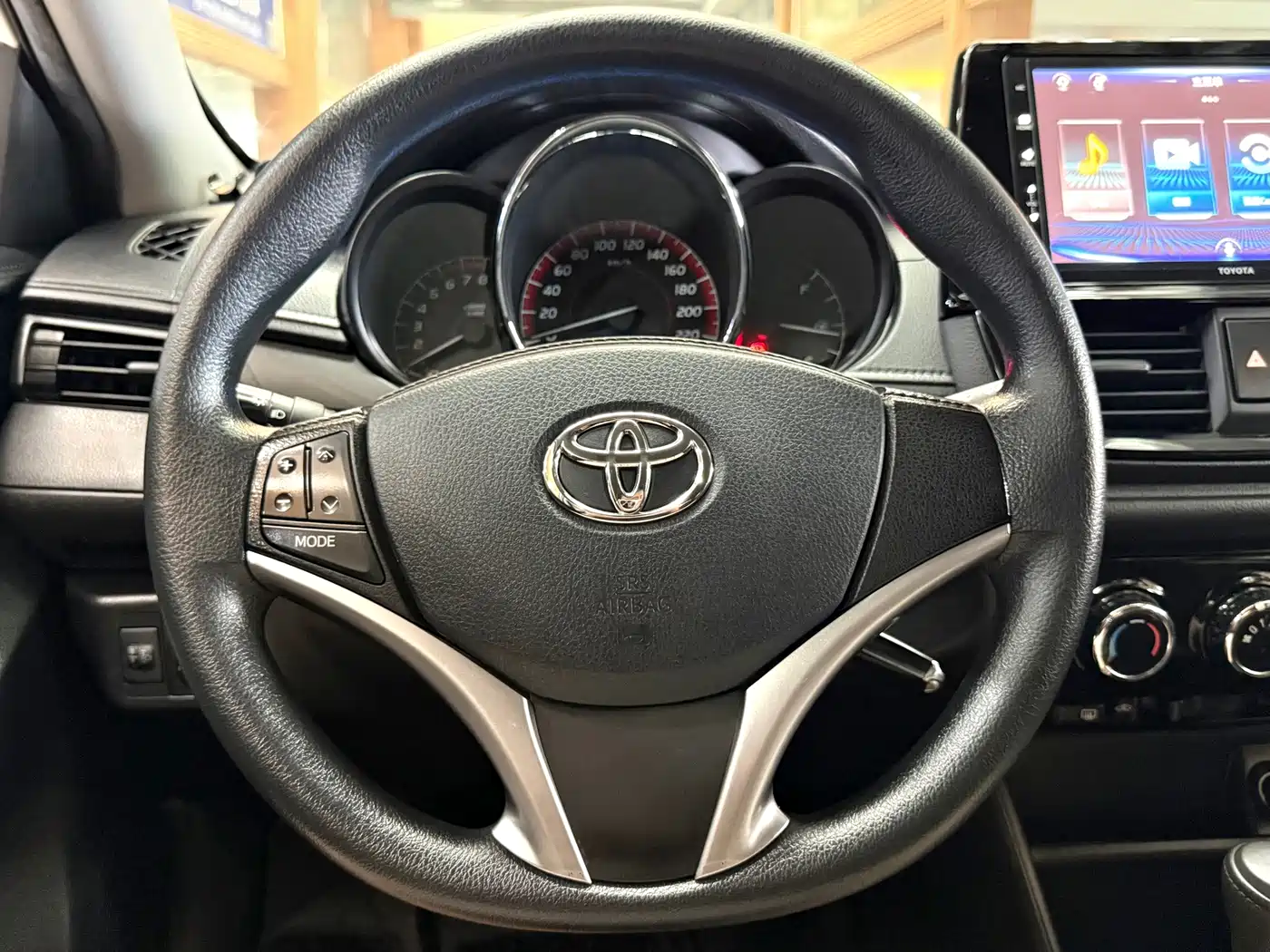Фото 15 - Toyota Vios