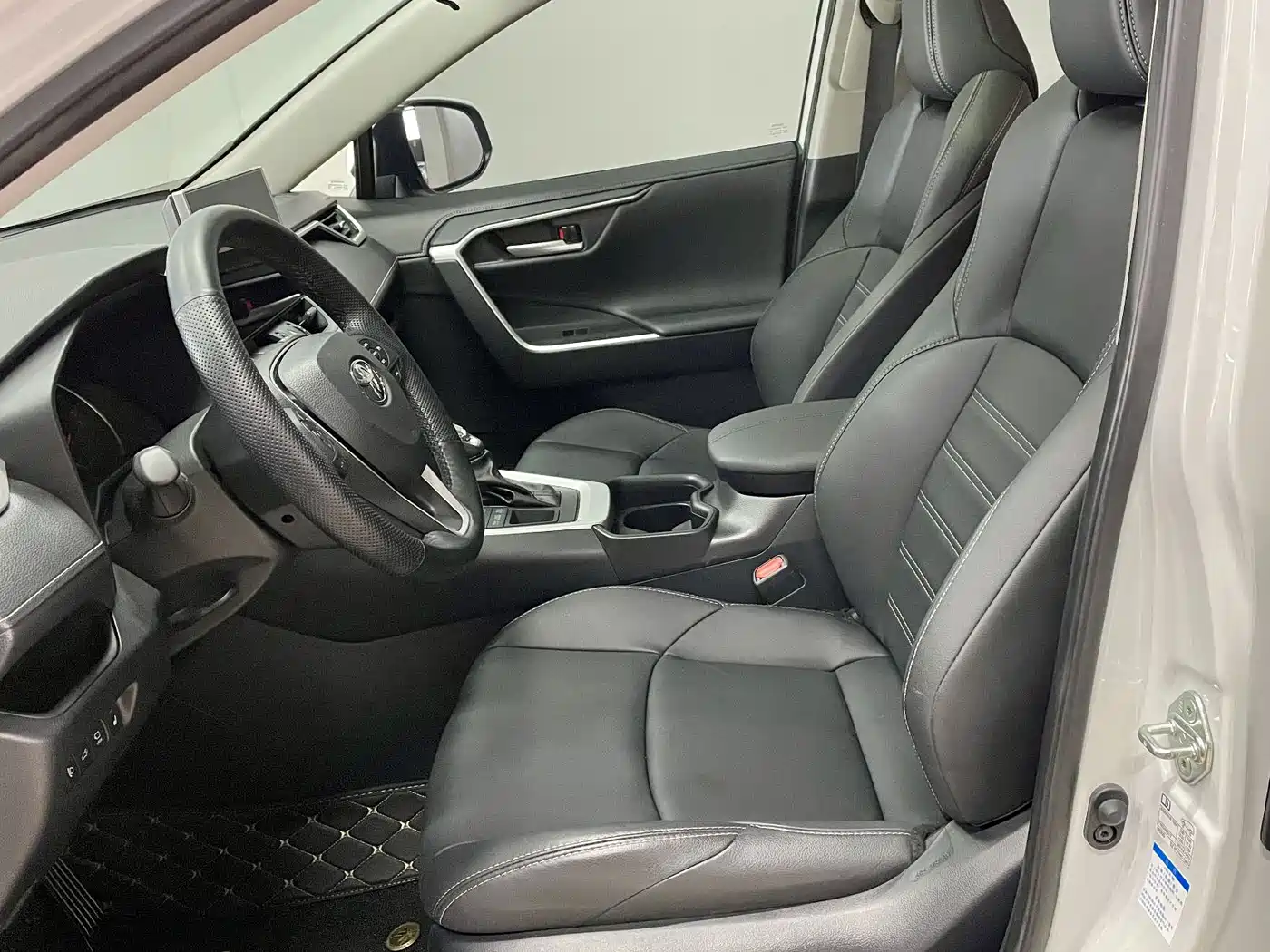 Toyota Wildlander 2022 2.0L CVT AWD Luxury PLUS Edition фото 9