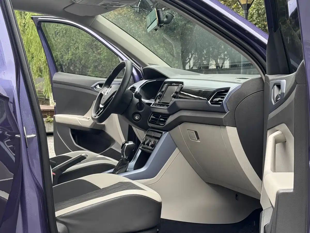 Volkswagen T-Cross 2019 1.5L Automatic Comfort Edition фото 9