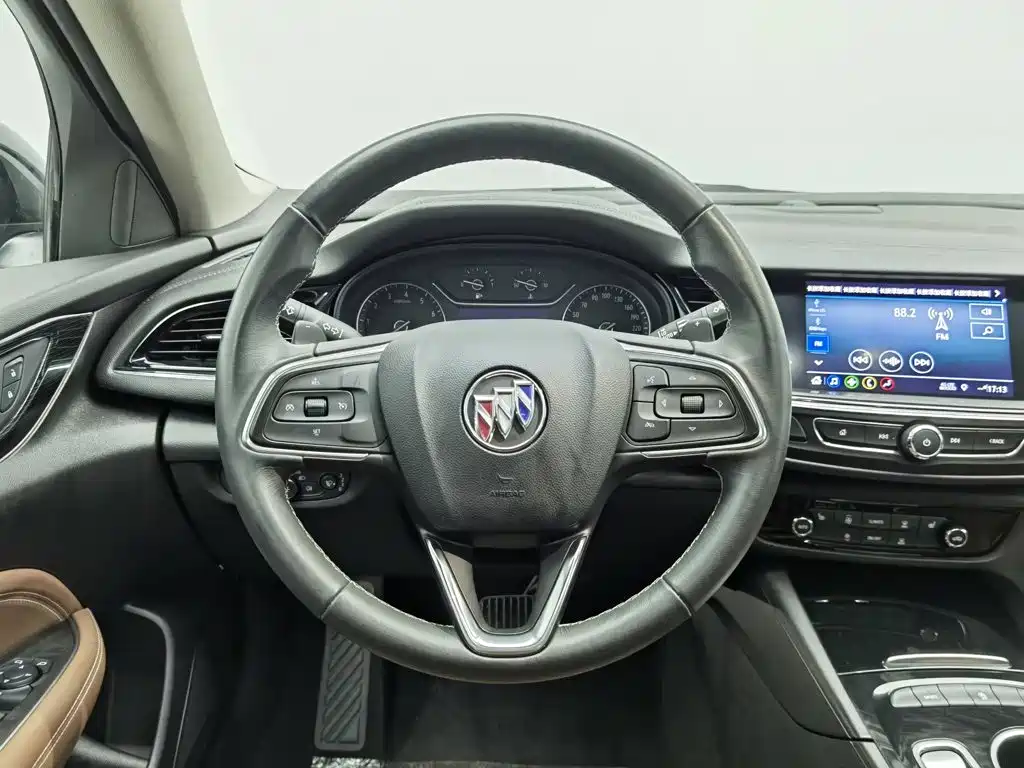 Photo 11 - Buick Regal