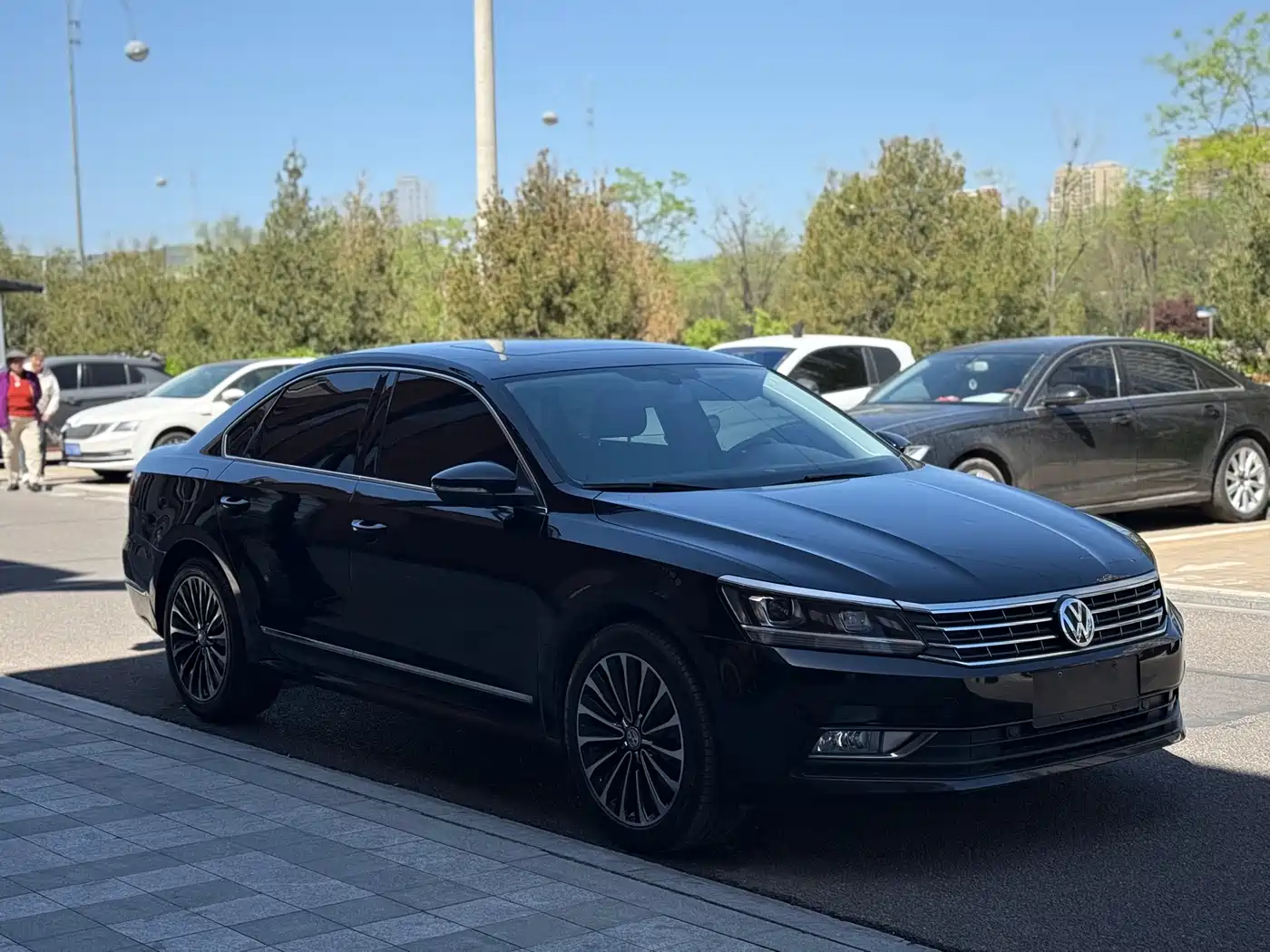 Volkswagen Passat 2017 330TSI DSG Prestige фото 3