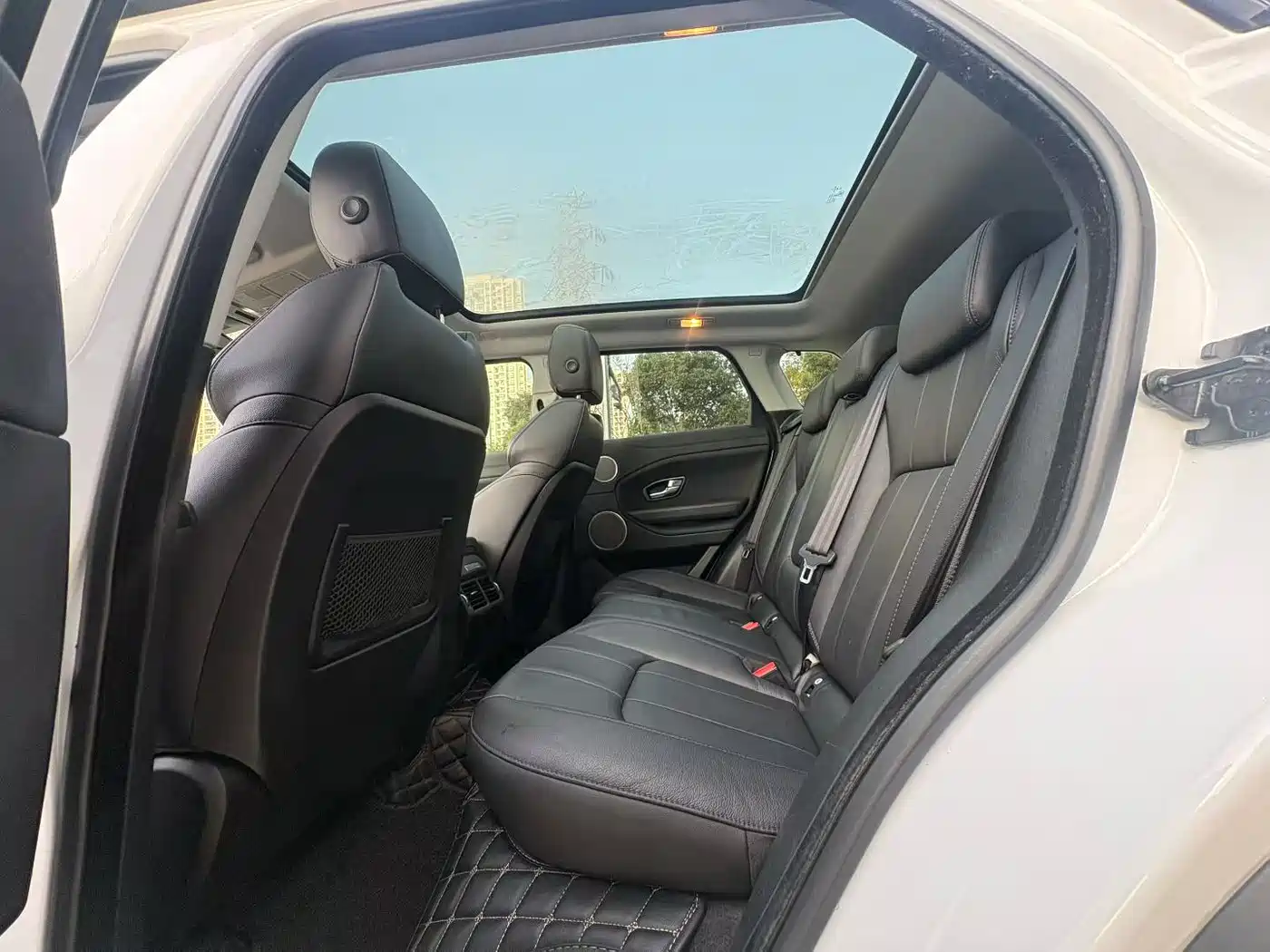 Land Rover Range Rover Evoque 2017 2.0T SE Smart Shine Edition фото 5
