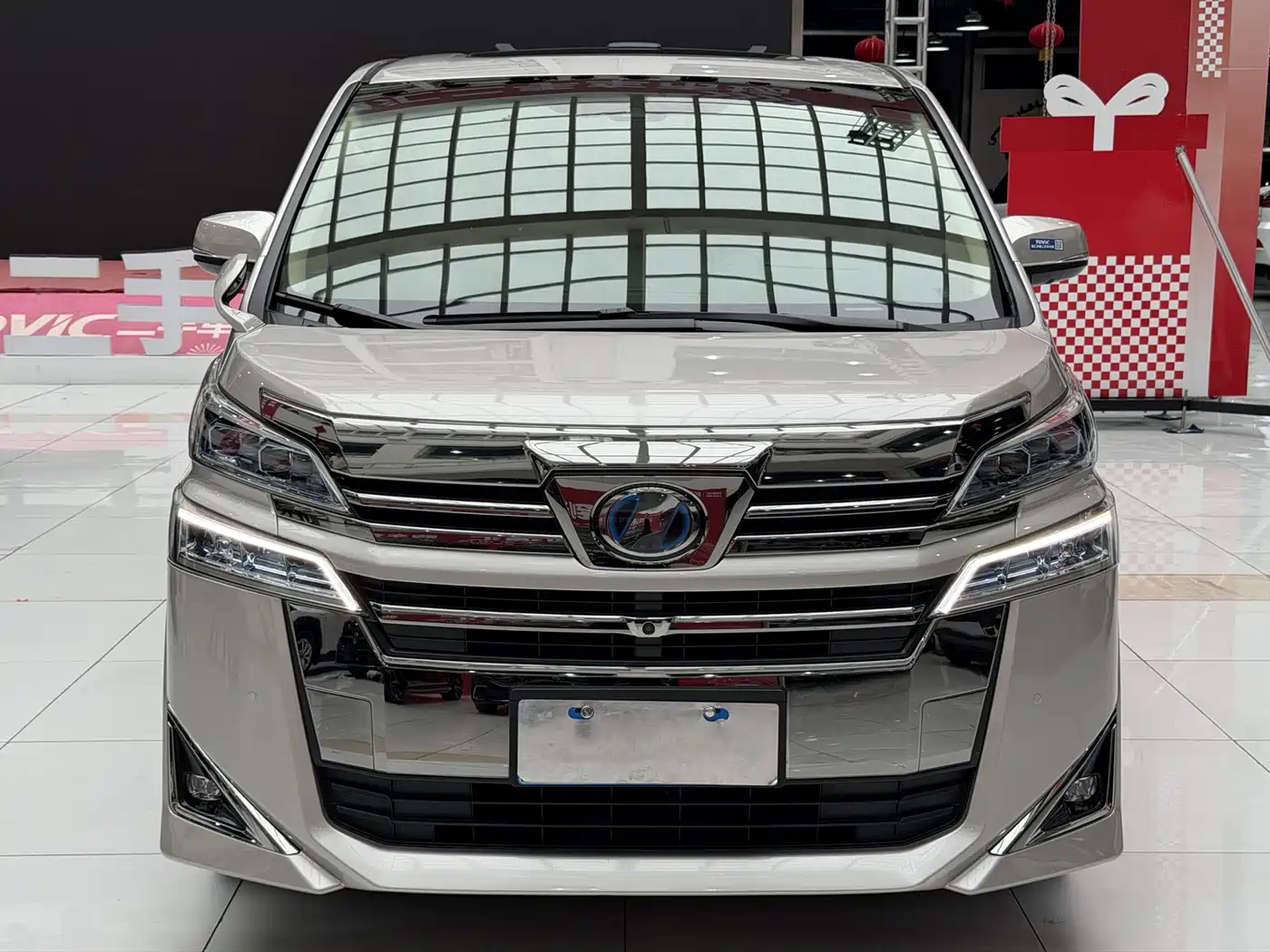 Toyota Vellfire 2019 Hybrid 2.5L HV Premium Edition фото 2