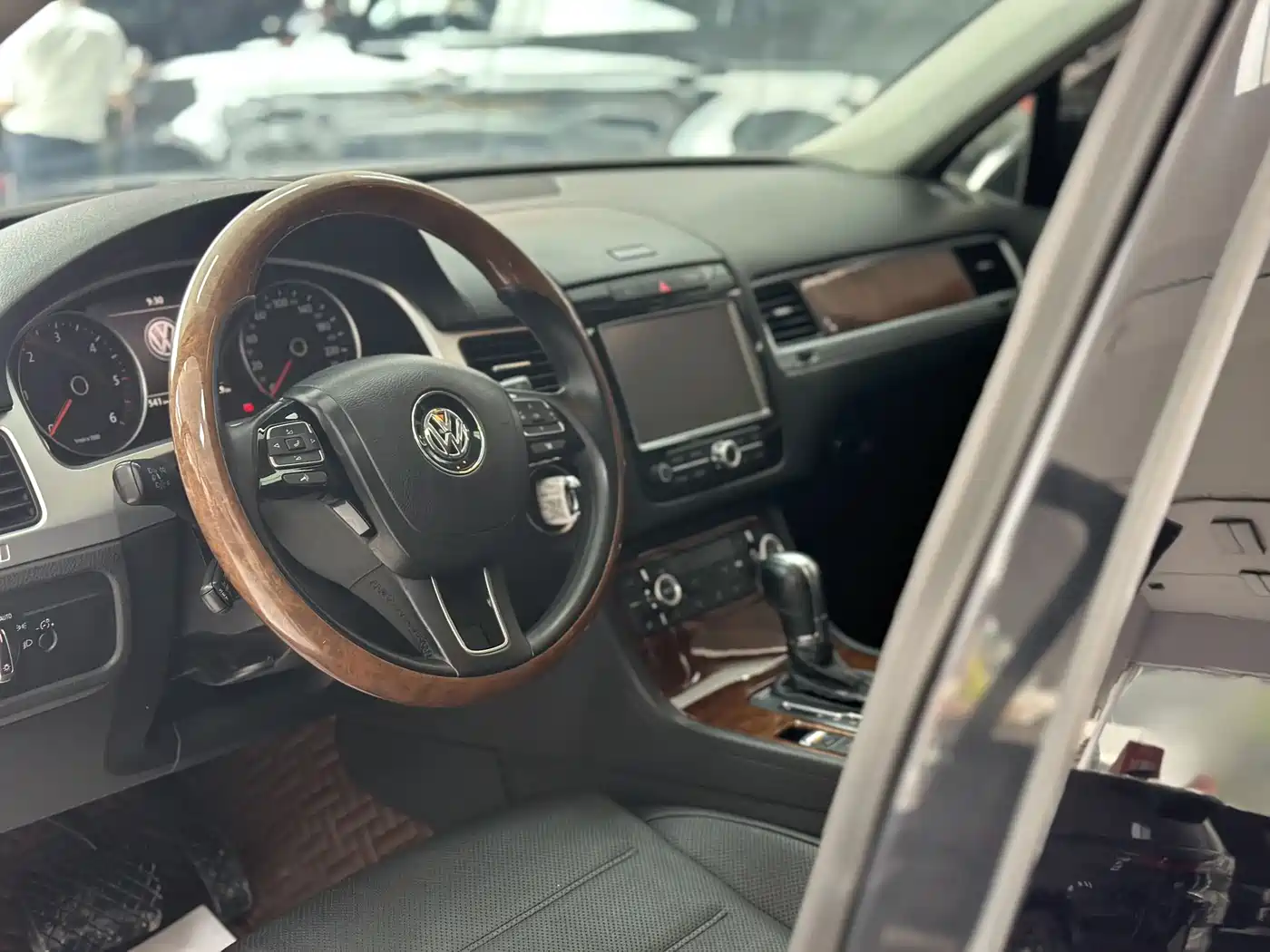 Volkswagen Touareg 2011 3.0TDI Diesel Comfort фото 22