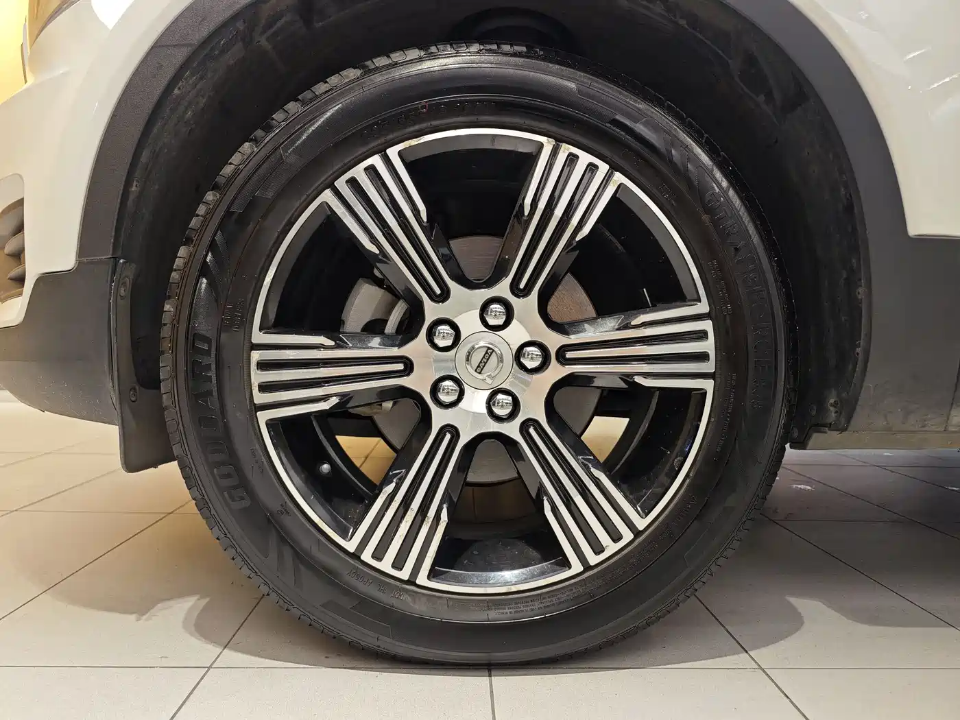 Фото 6 - Volvo XC40
