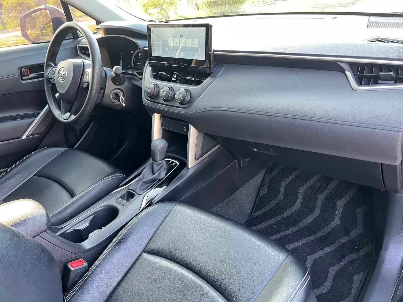 Toyota Corolla Cross 2023 2.0L Pioneer Edition фото 15