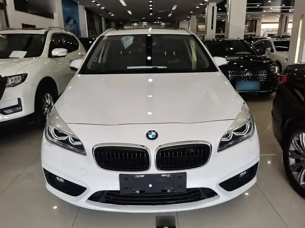 BMW 2 Series Touring 2016 220i Leading Model фото 3