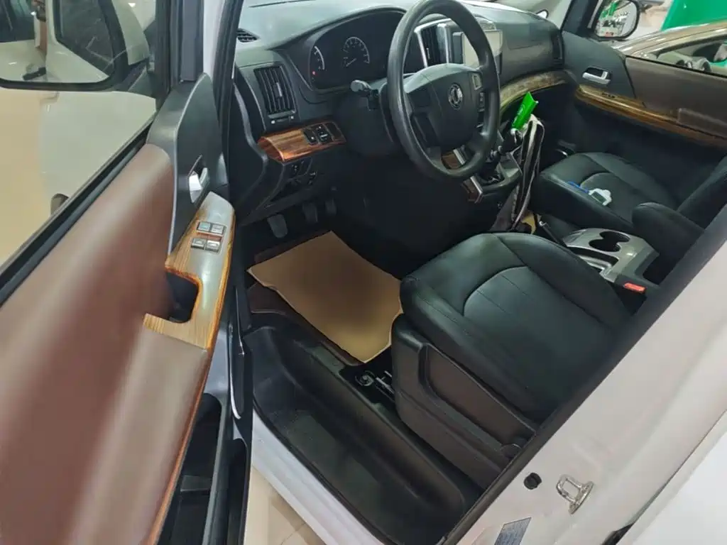 Dongfeng Fengxing Lingzhi PLUS 2021 2021 2.0L Manual Comfort 7-Seater