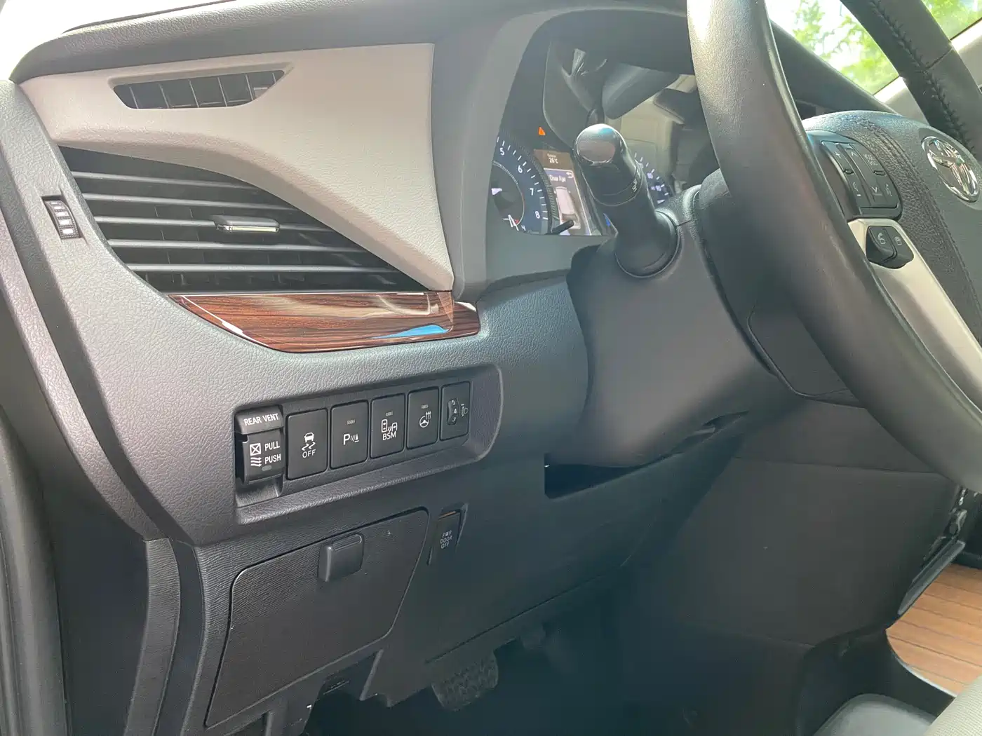 Toyota Sienna 2015 3.5L 4WD L фото 14