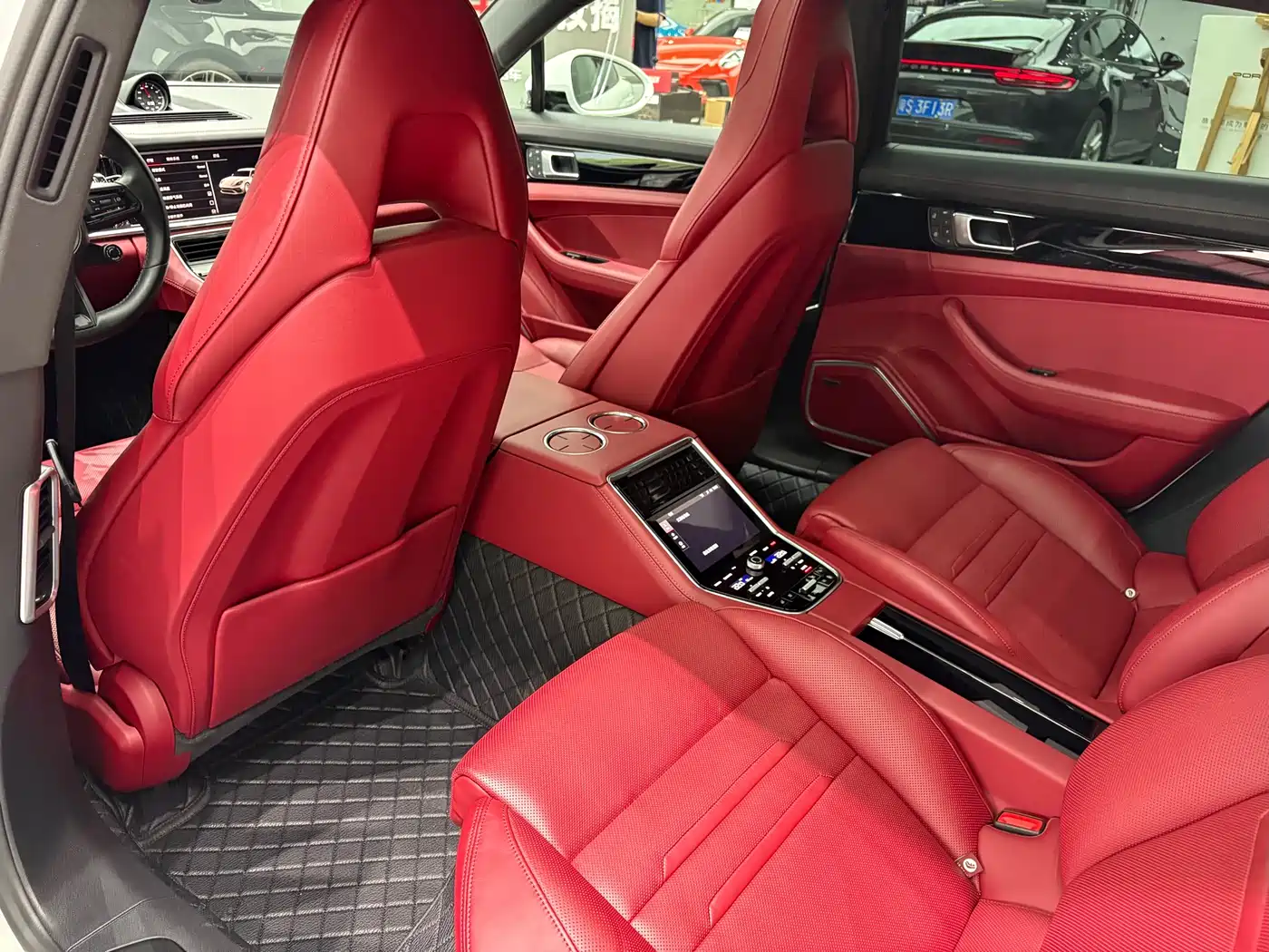 Porsche Panamera 2023 Panamera 4 Executive Long Wheelbase Platinum Edition 2.9T фото 11