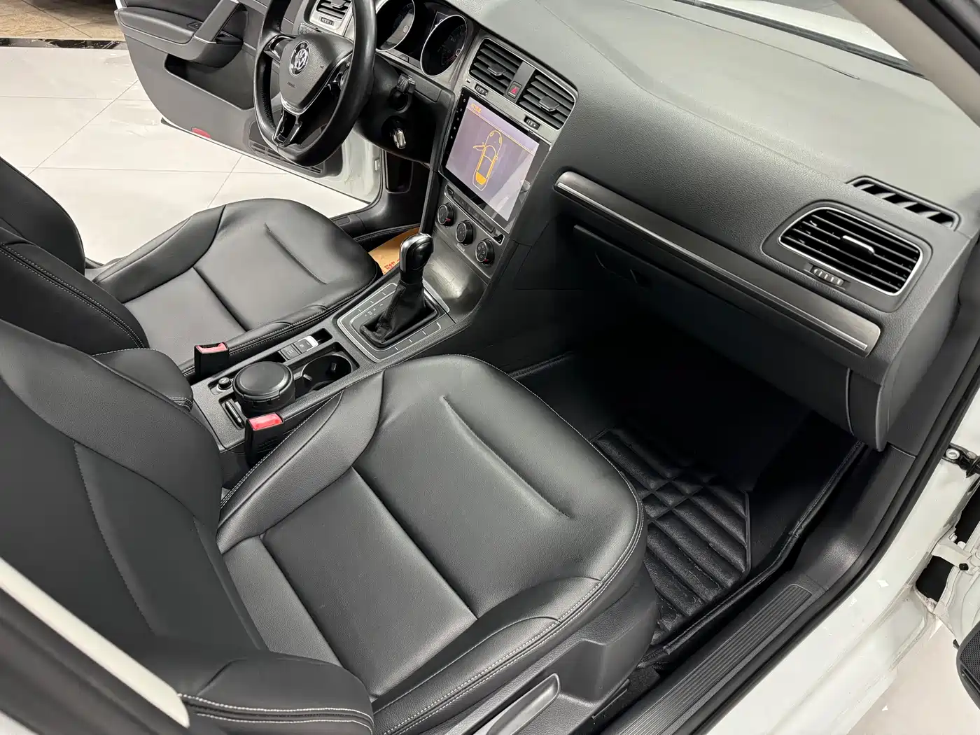 Volkswagen Golf 2016 230TSI Automatic Comfort фото 6
