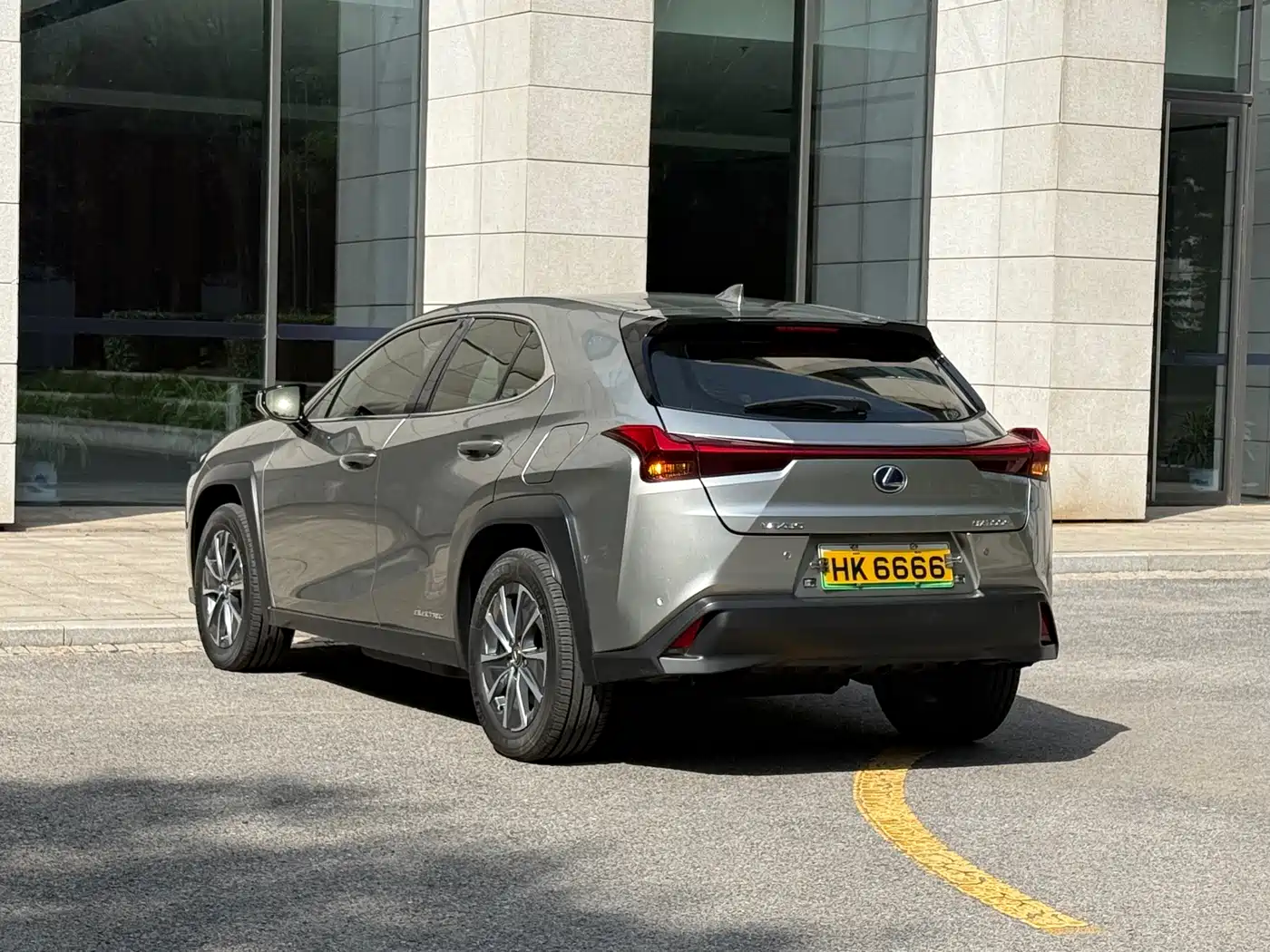Lexus UX Electric 2020 300e Pure Enjoyment Edition фото 20
