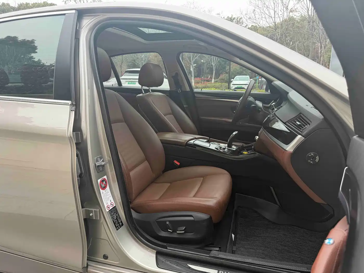 BMW 5 Series (Import) 2014 520i Classic фото 12