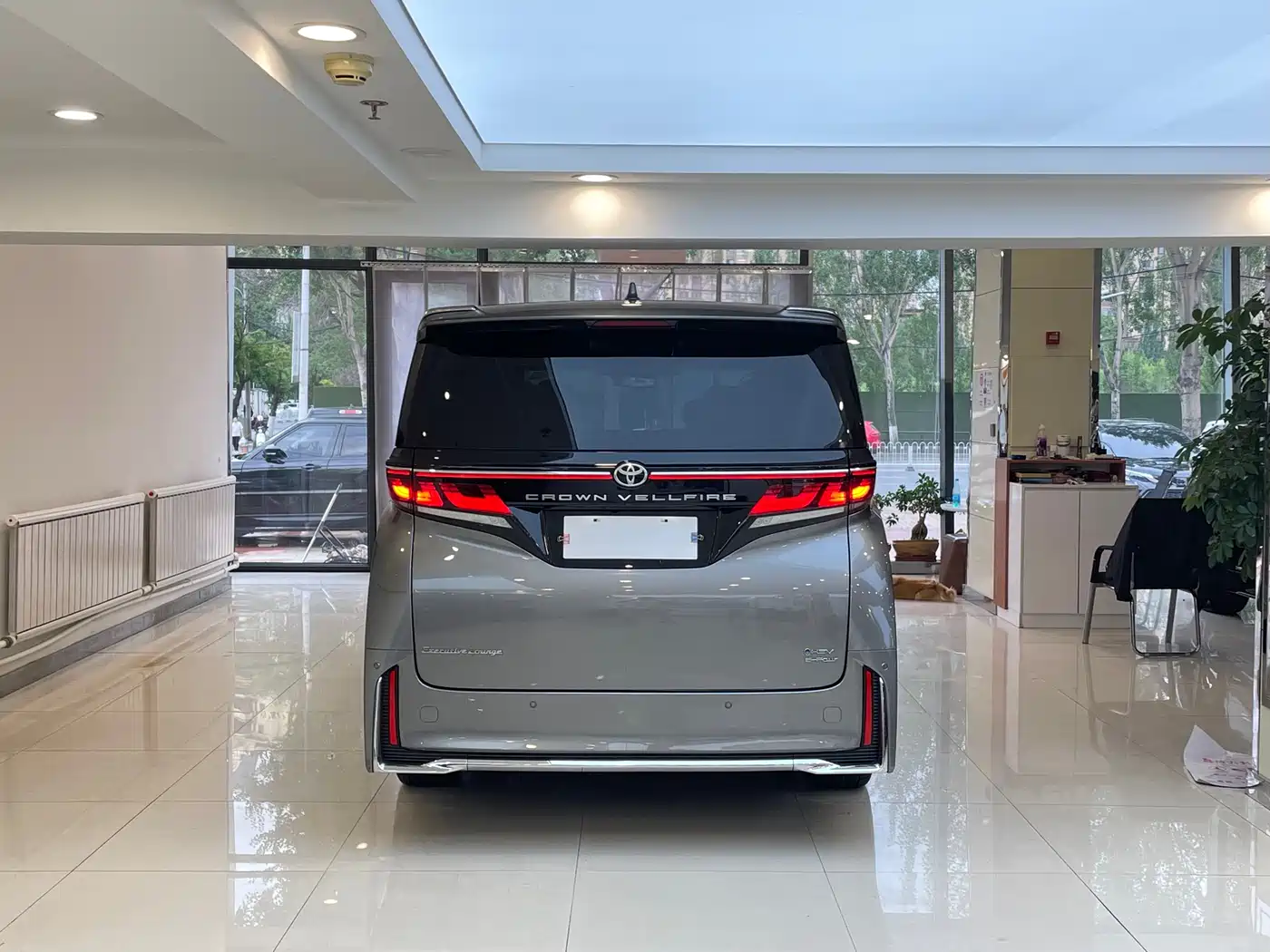 Toyota Vellfire 2024 Crown Hybrid 2.5L Premium Edition фото 5