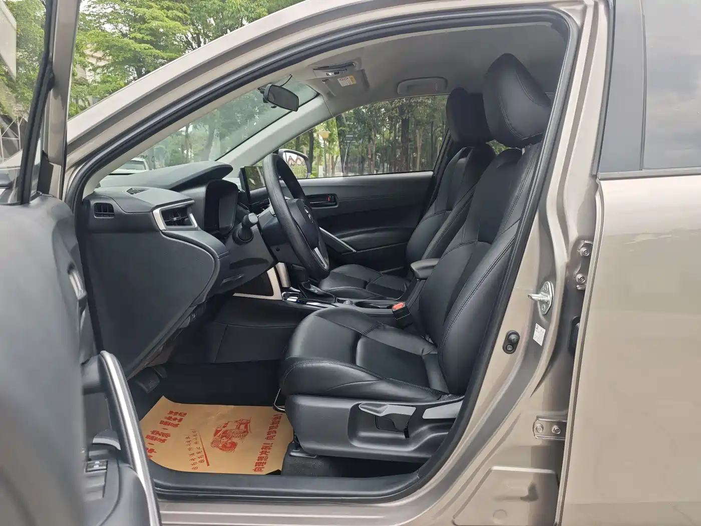 Toyota Frontlander 2023 2.0L CVT Elite Edition фото 12