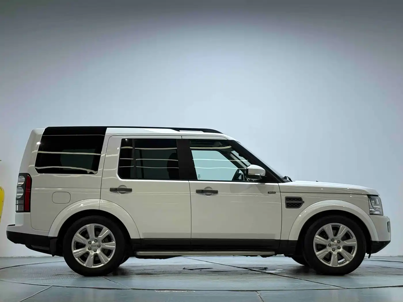 Фото 15 - Land Rover Discovery