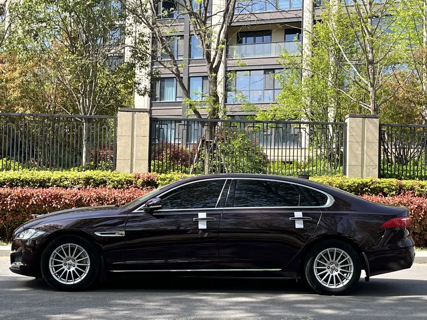 Photo 9 - Jaguar XFL