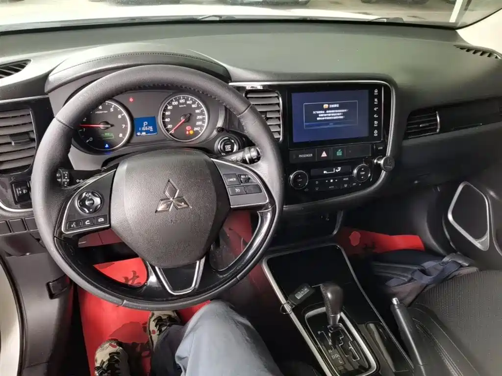 Mitsubishi Outlander 2018 2.0L 2WD Glory Edition 5-seater фото 6