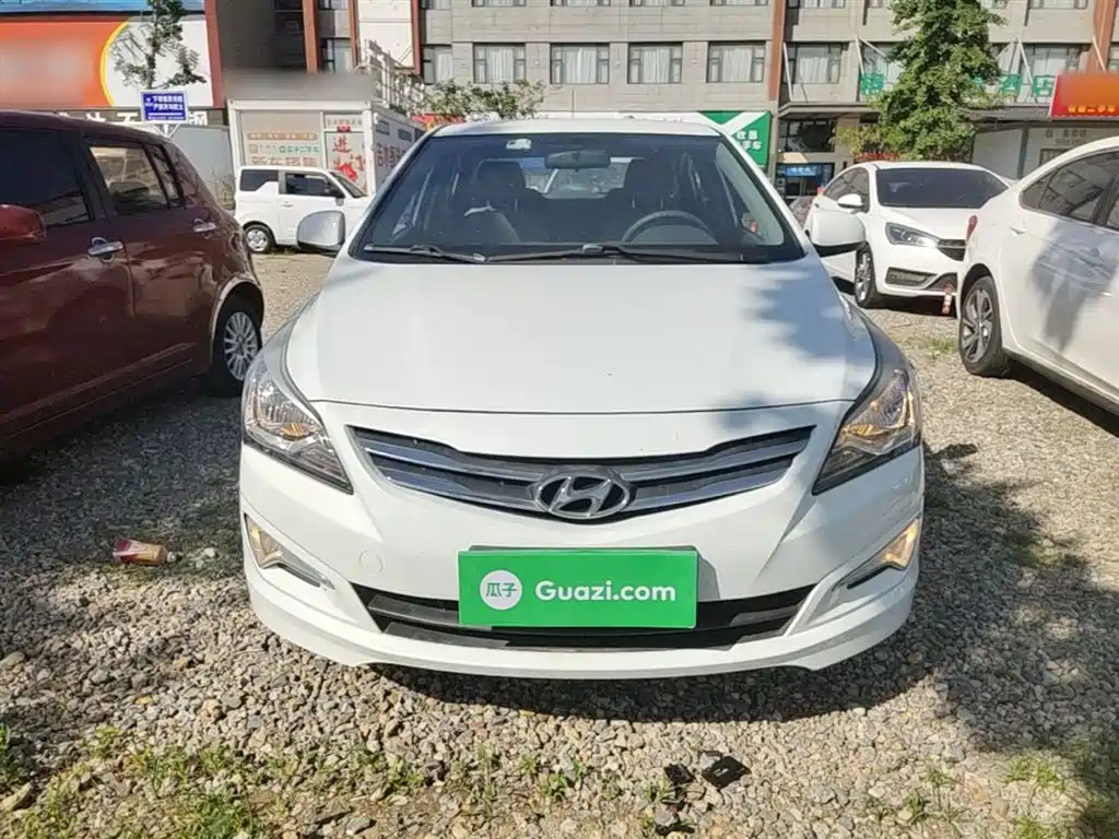 Hyundai Verna 2016 1.4L Manual Smart GLS фото 3