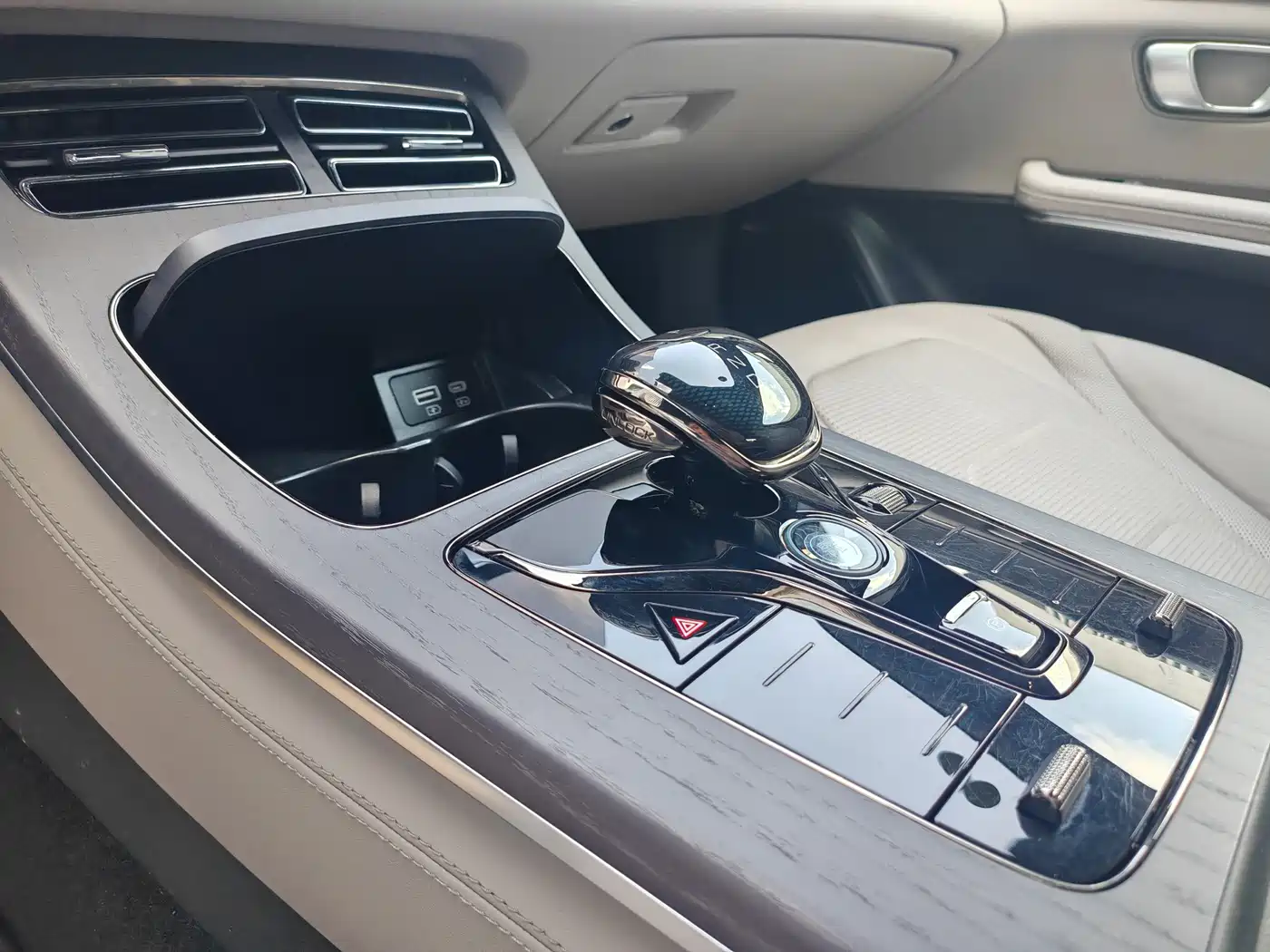 BYD Han 2024 EV Glory Edition 610KM AWD Celestial Eye Smart Driving фото 44