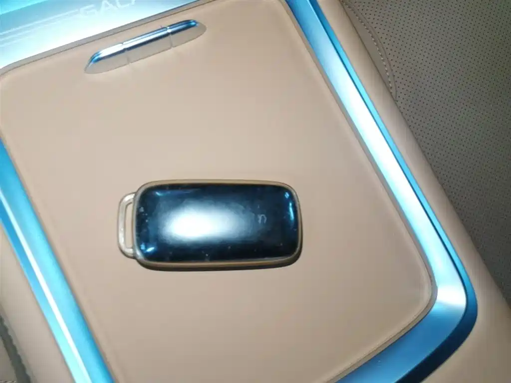 Geely Galaxy Galaxy L7 2025 EM-i 115km Explorer+ Edition фото 9