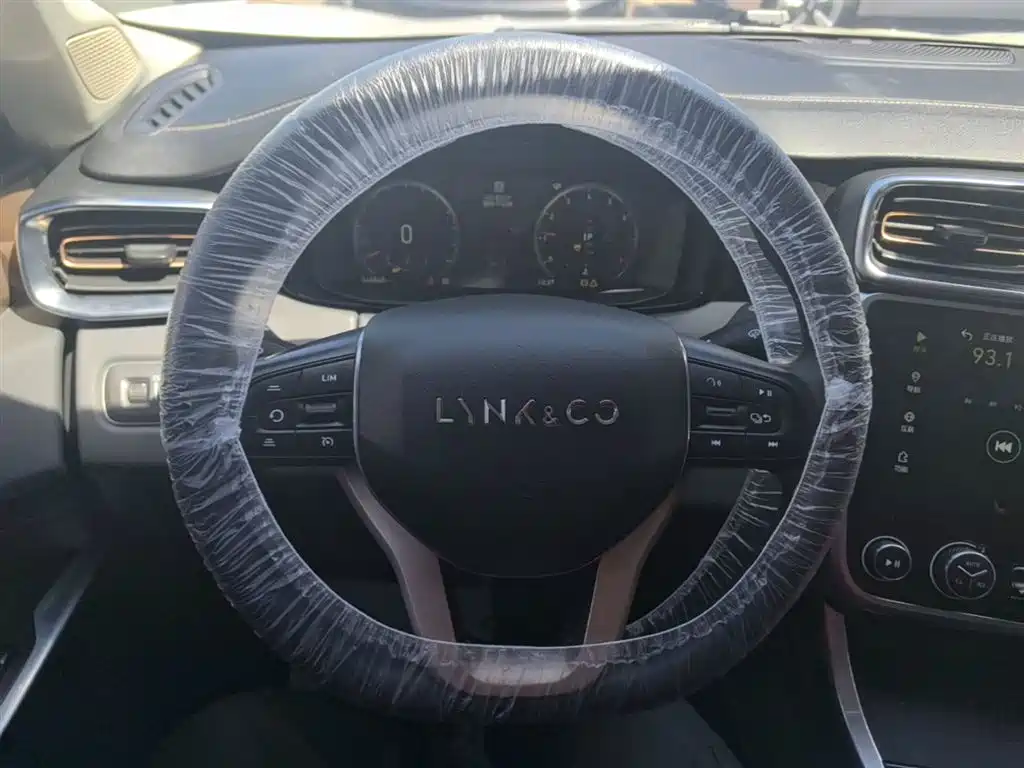 Lynk & Co 01 2018 2.0T 2WD Type+ Edition фото 11