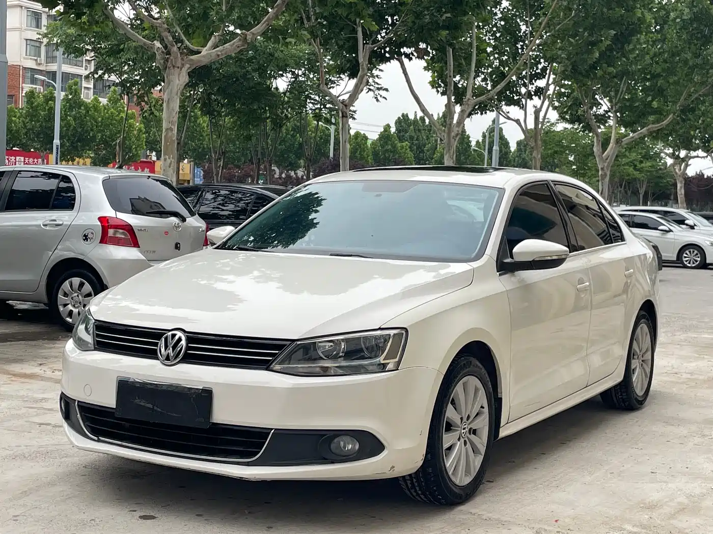 Volkswagen Sagitar 2014 Facelift 1.6L Automatic Comfort