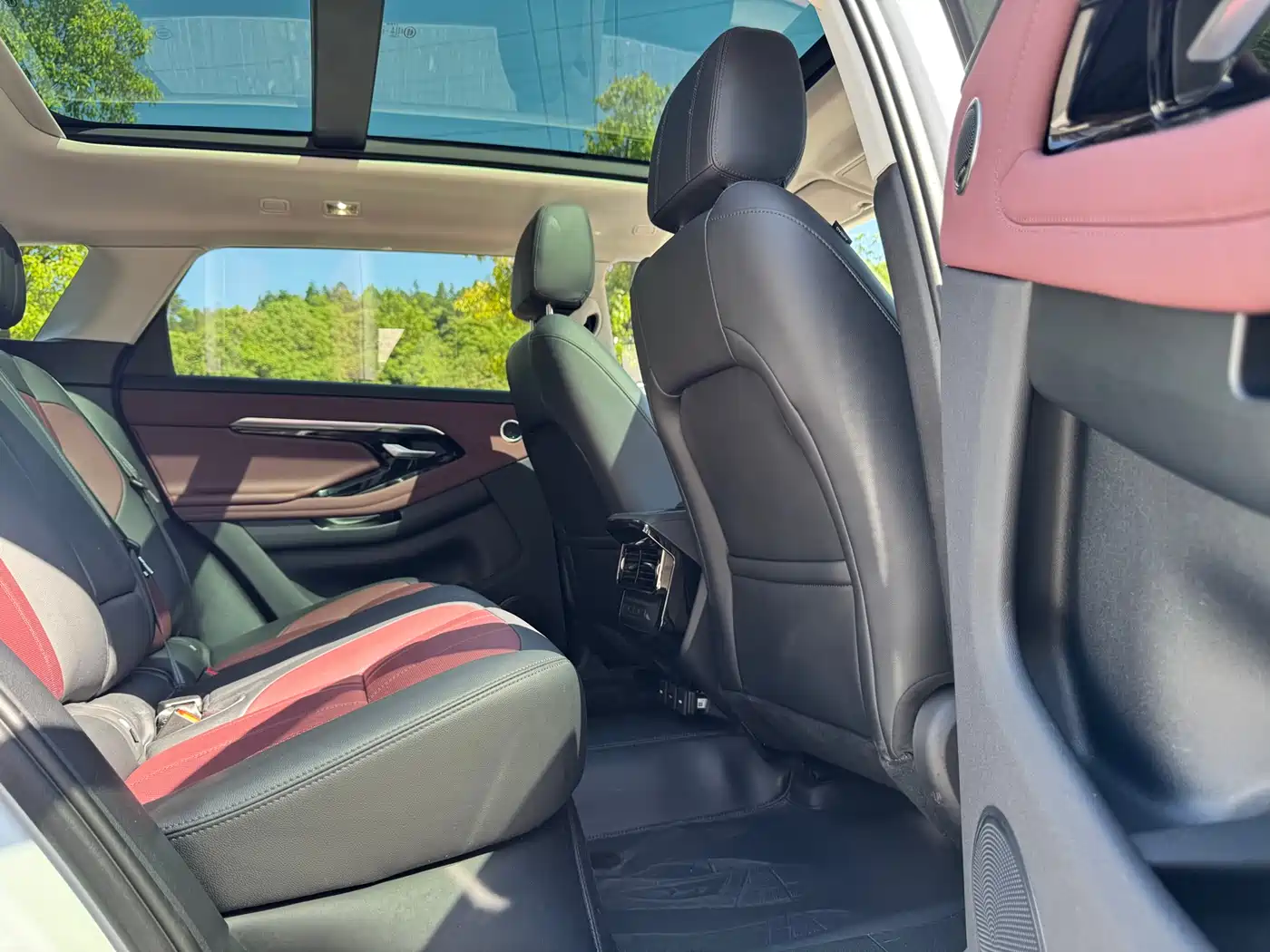 Land Rover Range Rover Evoque 2023 Range Rover Evoque L 249PS Luxury Edition фото 16