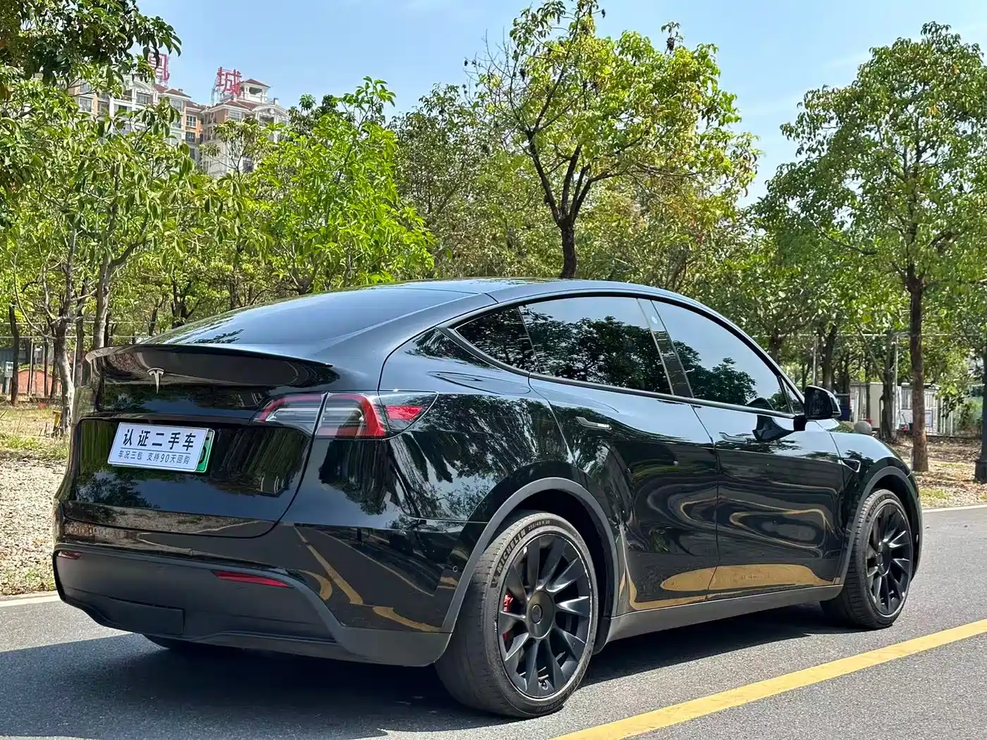 TESLA MODEL Y