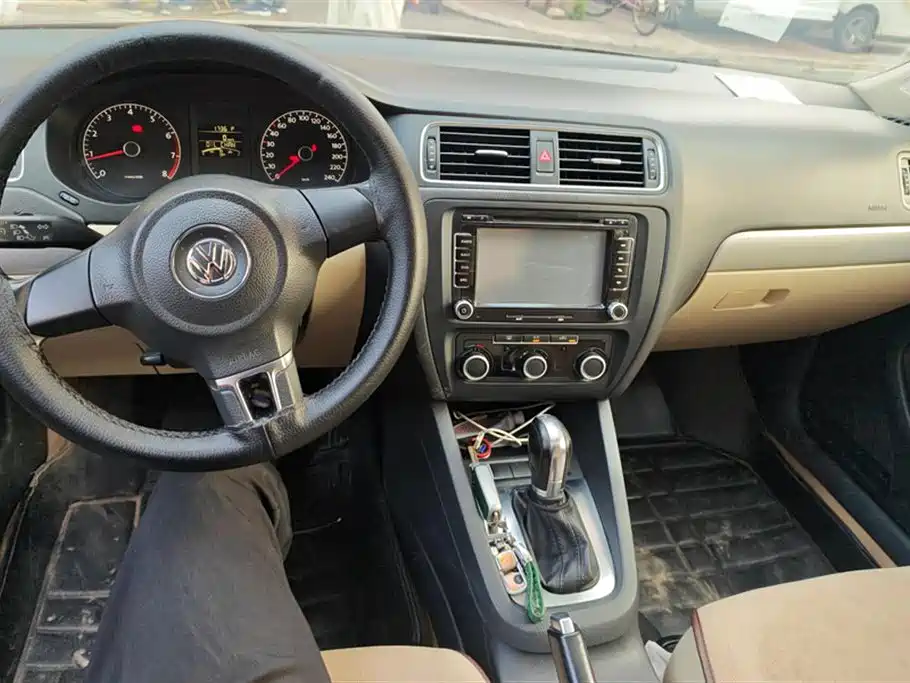 Volkswagen Sagitar 2014 Facelift 1.6L Automatic Comfort фото 12