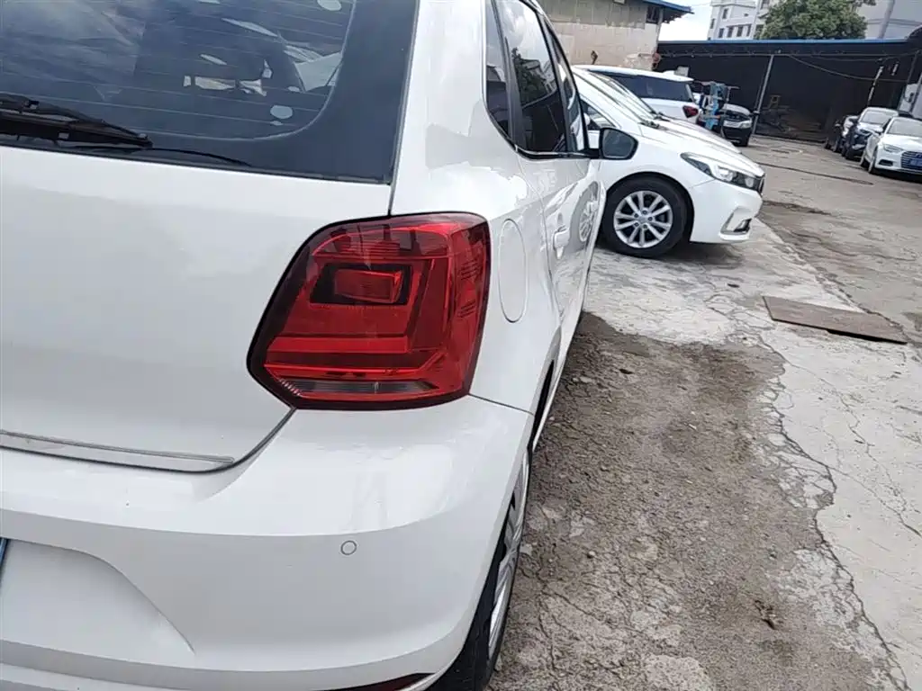 Volkswagen Polo 2016 1.6L Automatic Comfort фото 8