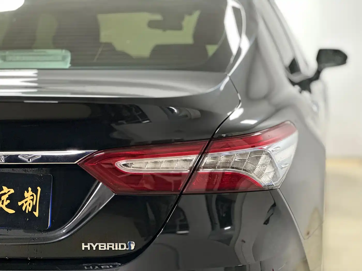 Toyota Camry 2018 Hybrid 2.5HG Luxury Edition фото 4