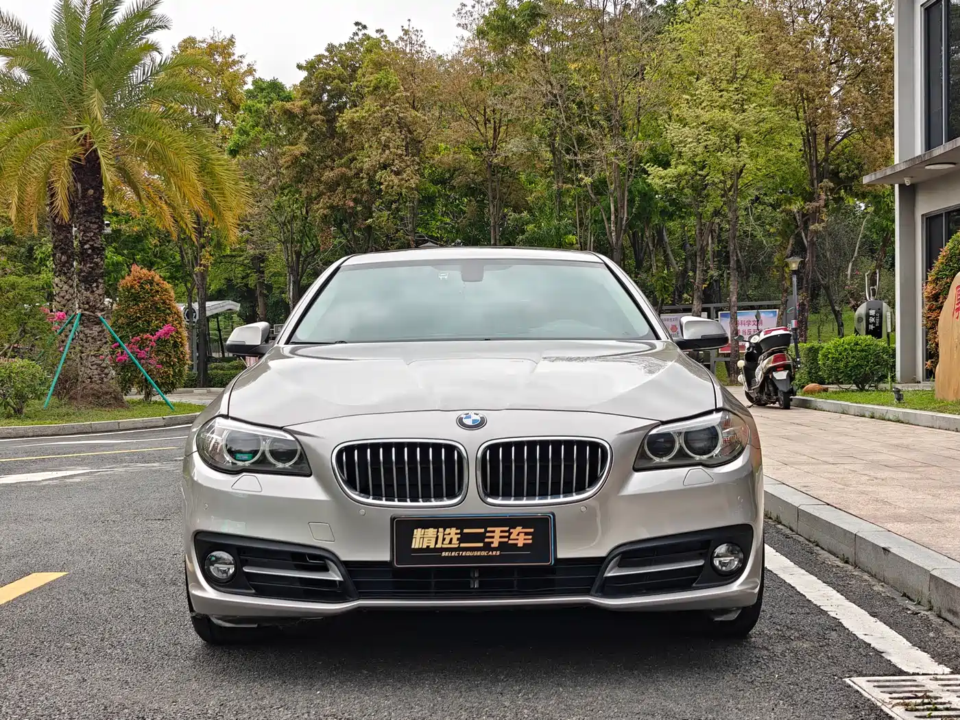 BMW 5 Series 2014 528Li Leading Edition фото 2