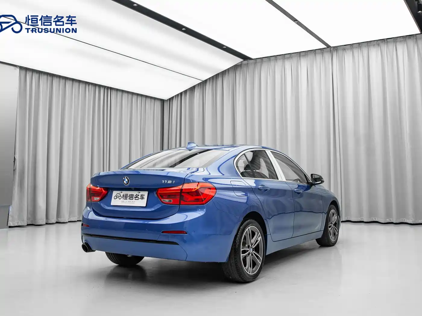 BMW 1 Series 2017 118i Sport фото 6