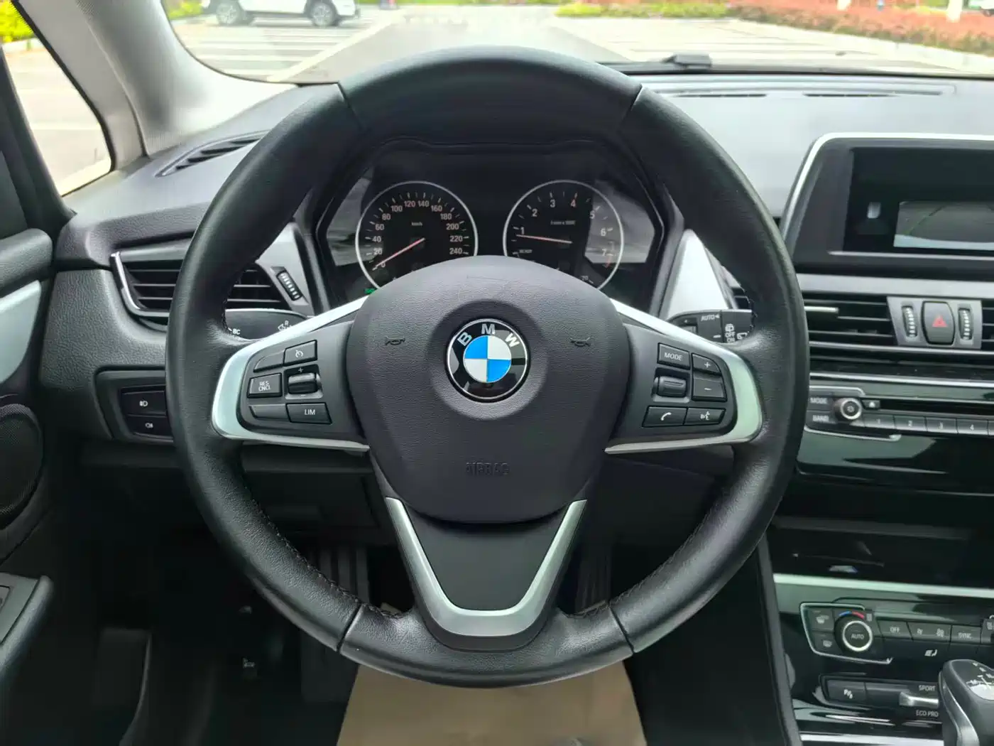 BMW 2 Series Touring 2016 220i Leading Model фото 20