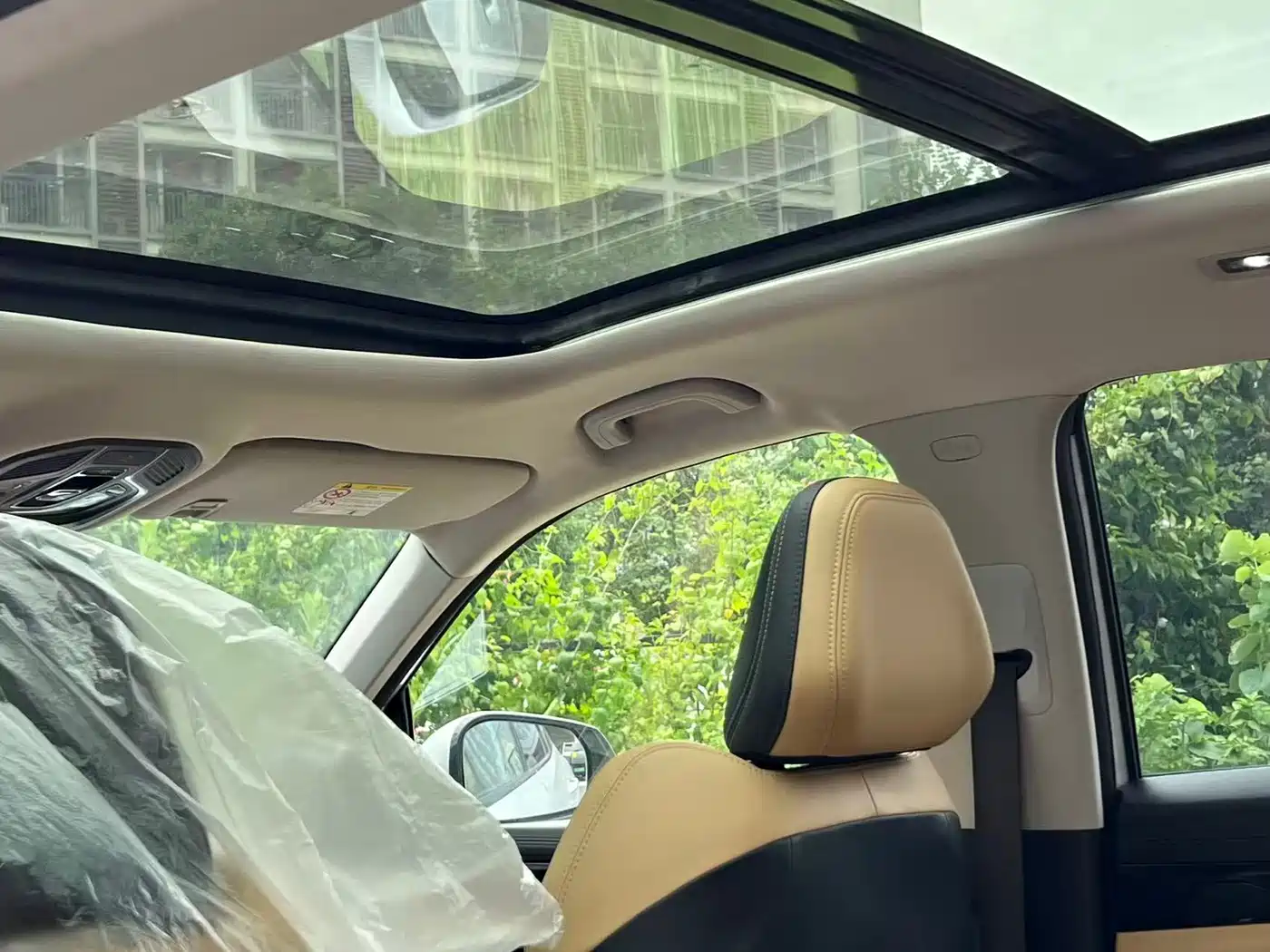 Фото 7 - Geely Atlas L