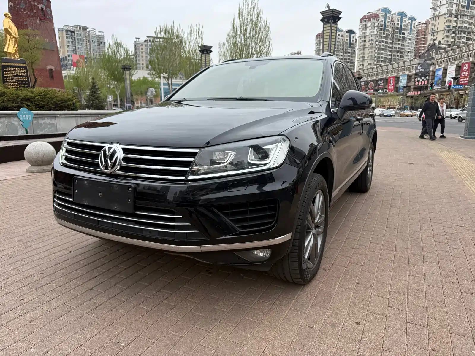 Фото 1 - Volkswagen Touareg