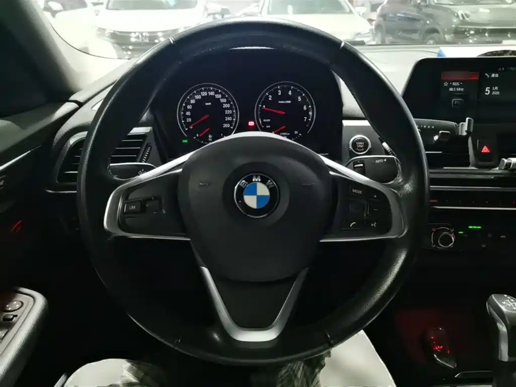 BMW 1 Series 2018 118i Sport Edition фото 11