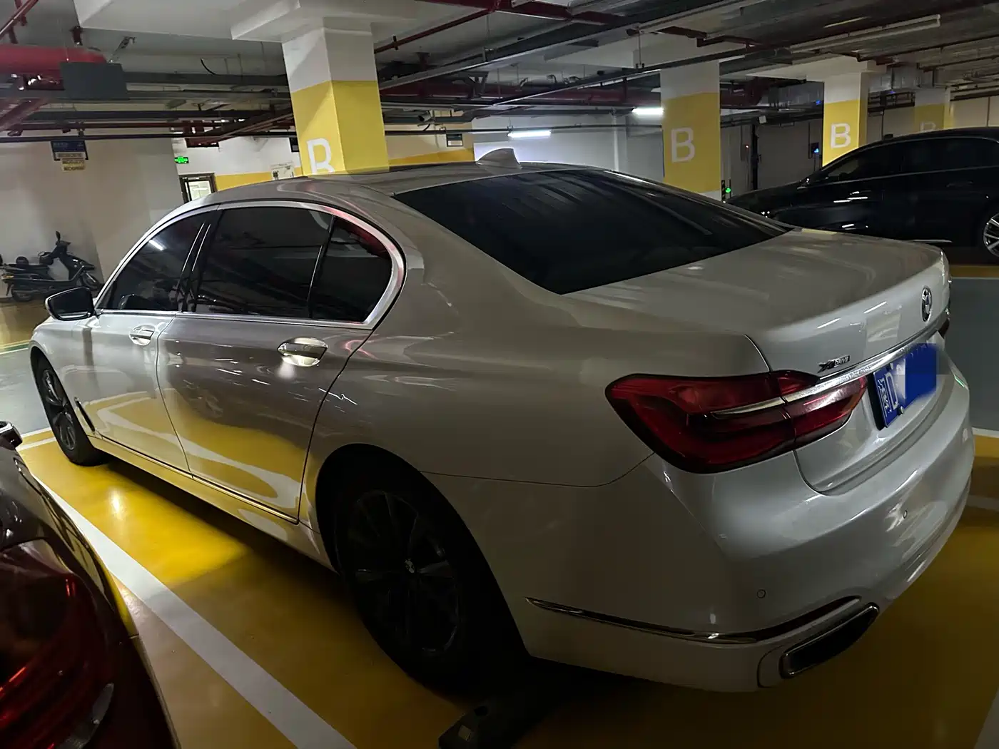 BMW 7 Series 2016 730Li Leading фото 6